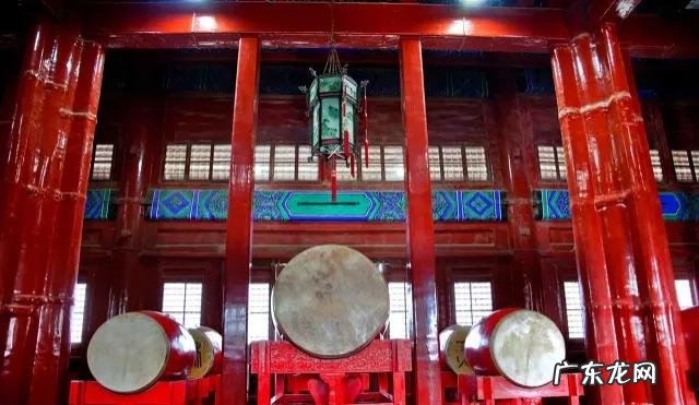 山主人丁水主财,遇水则发贵人 人有三善与风水共养可财名兼得