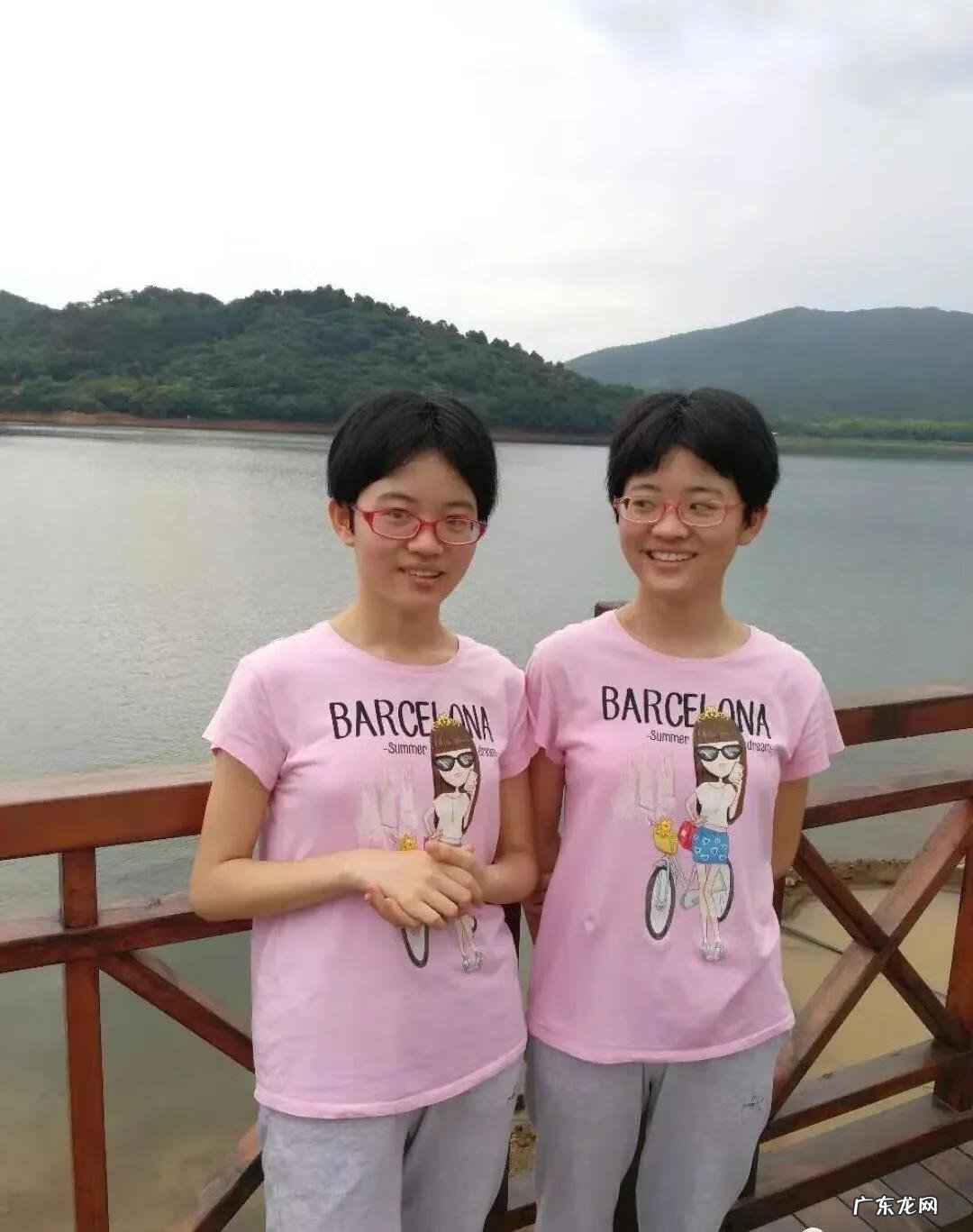 可爱的双胞胎视频 两只好可爱双胞胎