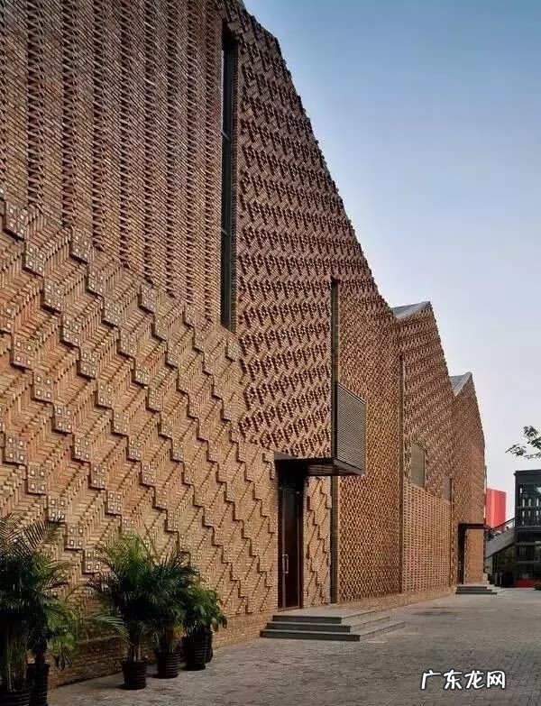 风水外墙砖用什么颜色好 风水屋外墙砖红色泽好吗