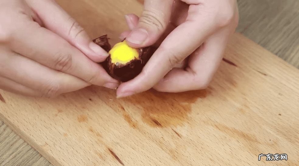 如何快速给生栗子剥皮 生栗子怎样剥皮