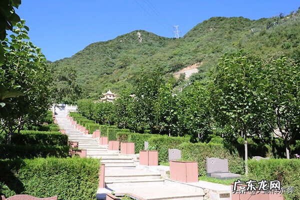 坟地左边有电线杆好吗 坟墓前面有电杆会有影响吗?