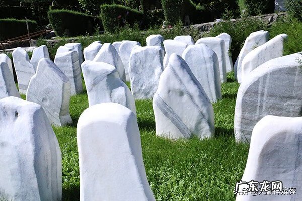 坟地左边有电线杆好吗 坟墓前面有电杆会有影响吗?