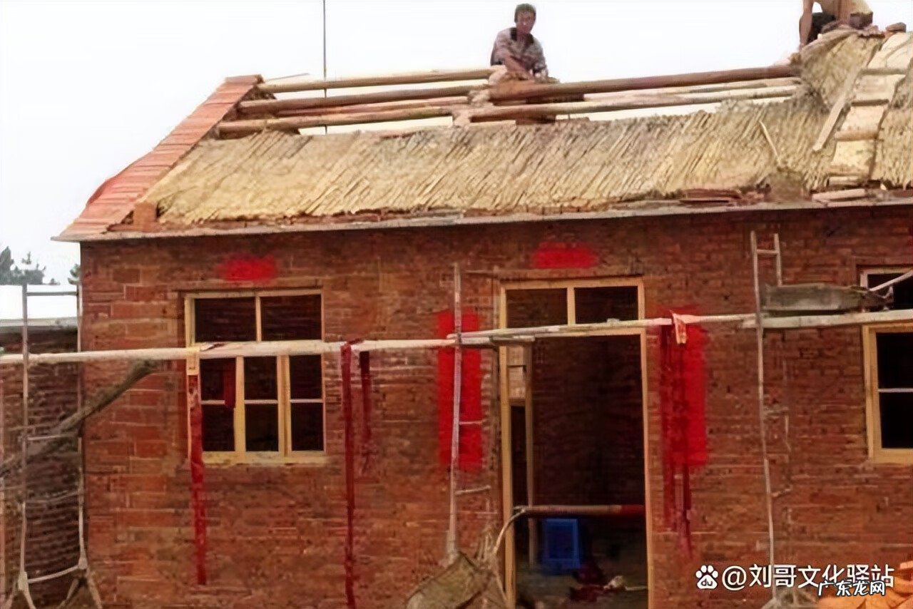 门前有公路风水如何 四面公路围绕的小区风水好吗