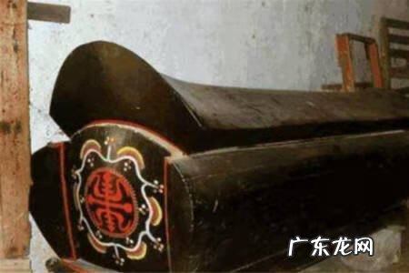 主卧室两个窗户有什么风水吗 一个房间两扇门风水好不好