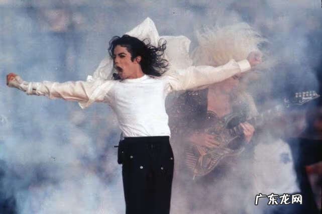多少人为迈克杰克逊殉葬 迈克尔杰克逊葬礼完整
