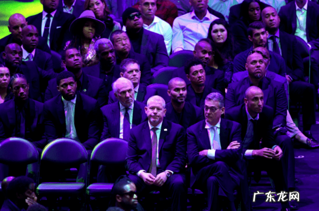 多少人为迈克杰克逊殉葬 迈克尔杰克逊葬礼完整