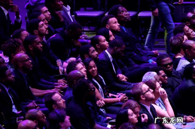 多少人为迈克杰克逊殉葬 迈克尔杰克逊葬礼完整