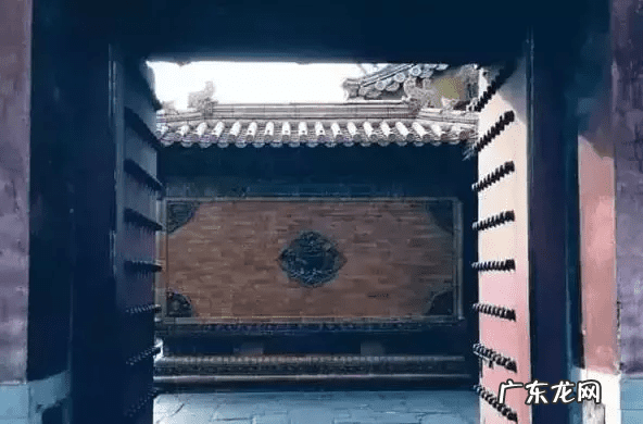 家中玄关挂什么风水好 没有玄关风水好吗