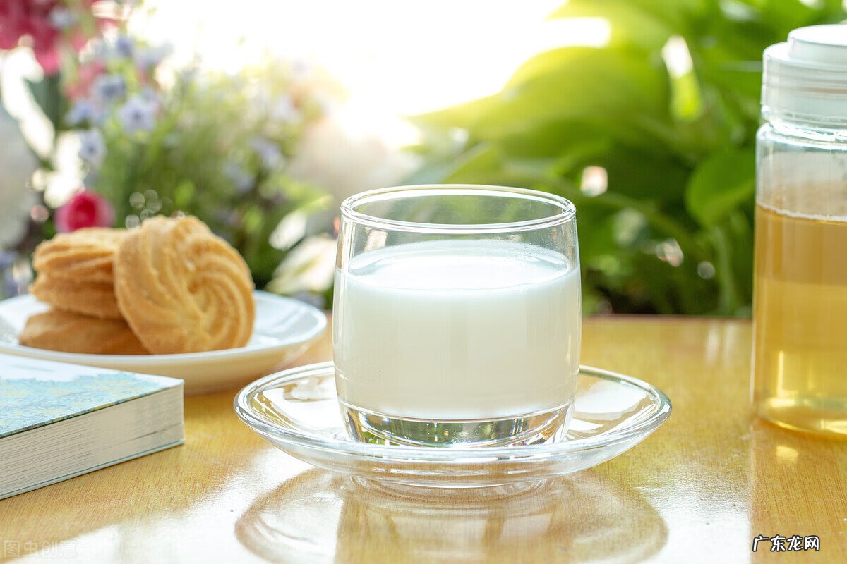 每天睡前喝牛奶好吗 每天晚上喝牛奶好吗?