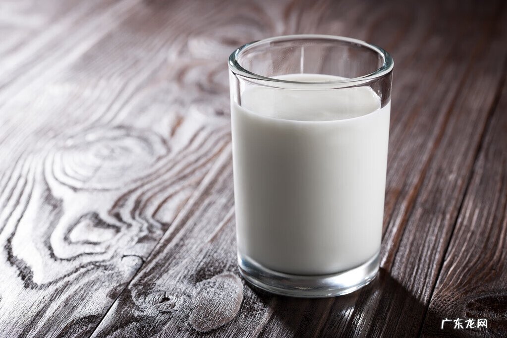 每天睡前喝牛奶好吗 每天晚上喝牛奶好吗?