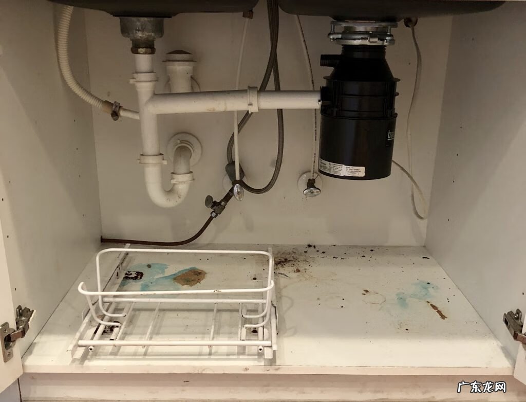 厨房挂式垃圾桶橱柜门上挂 挂在橱柜门上的垃圾桶好用吗