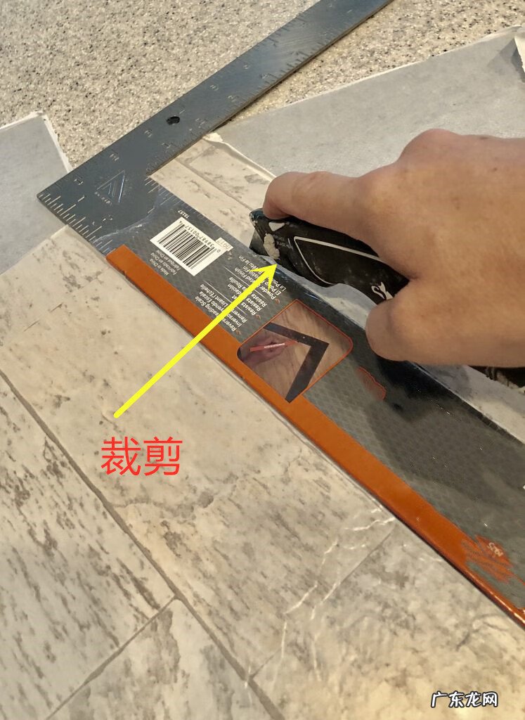 厨房挂式垃圾桶橱柜门上挂 挂在橱柜门上的垃圾桶好用吗