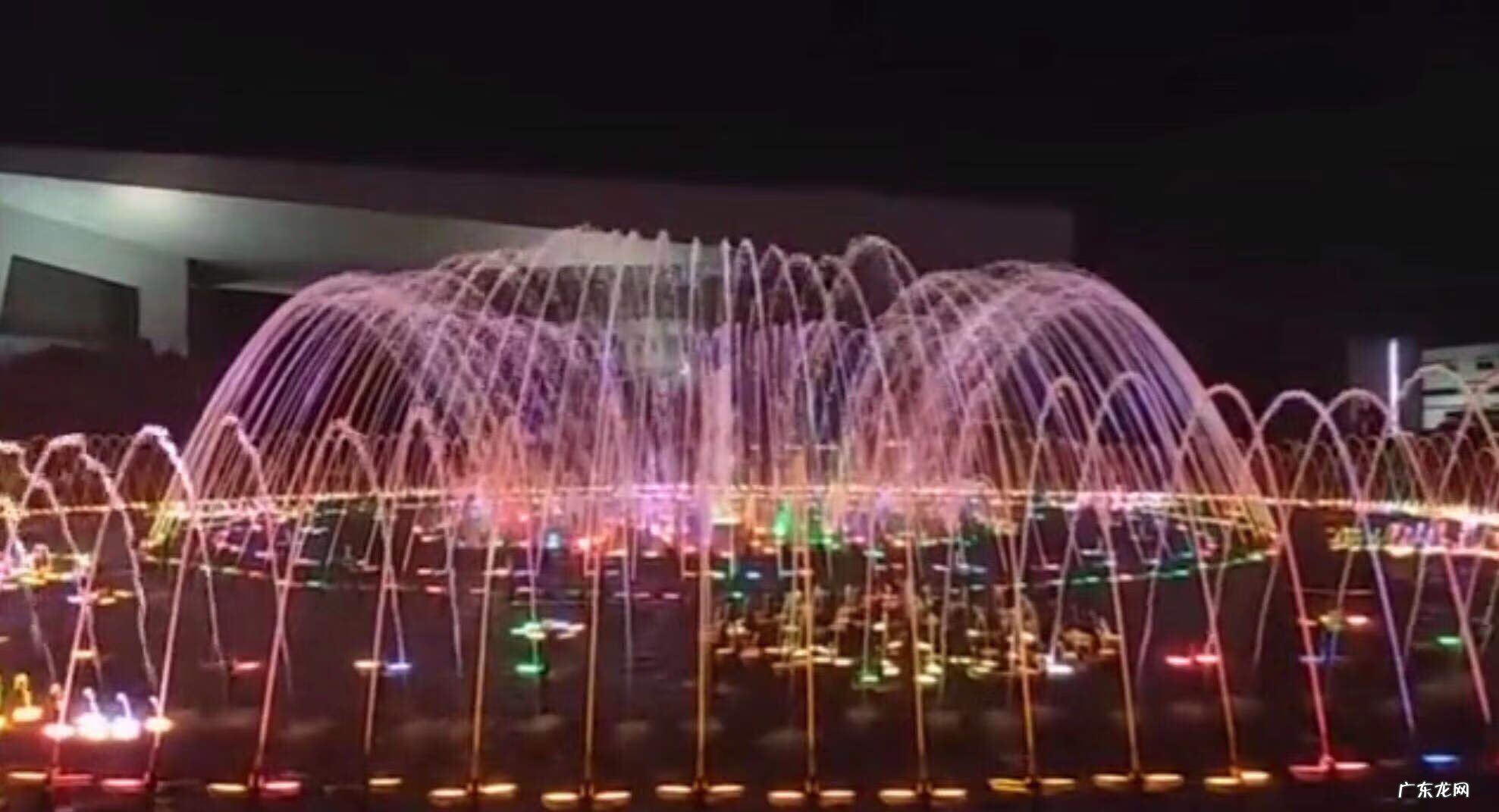 2021太原长风灯光秀表演时间 太原长风水幕秀