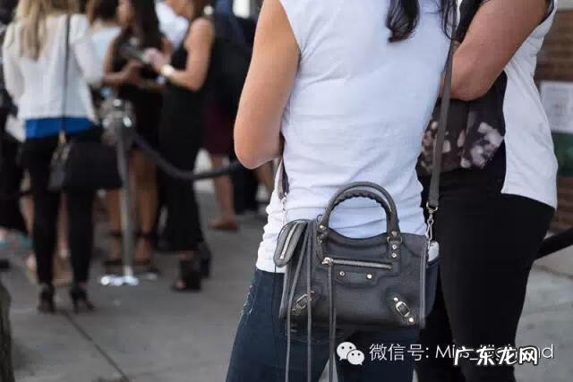 包包背什么颜色风水 背银色包风水好不好