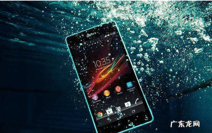 手机掉水里用大米救它 一加手机掉水里了应该怎么处理