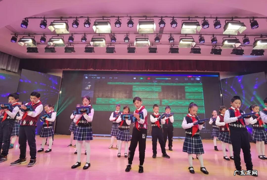 适合小学生元旦表演的节目 小学生元旦节目一等奖