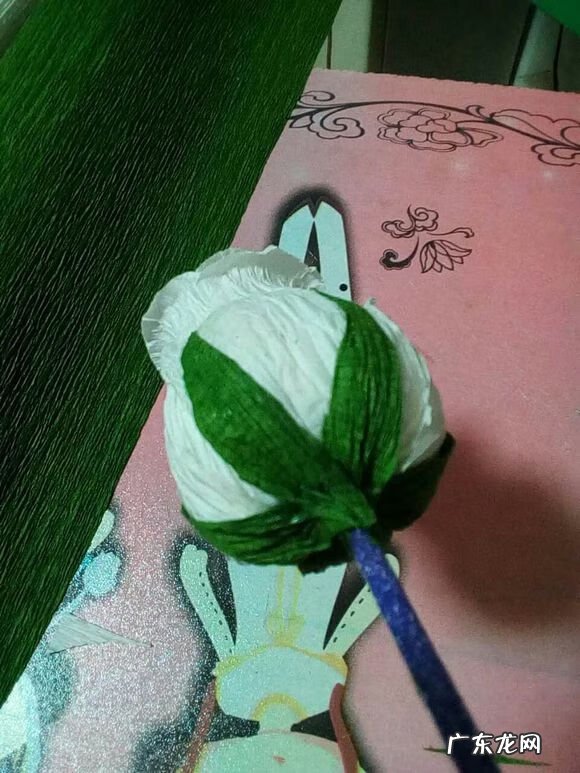 皱纹纸玫瑰花教程一步一步图解 皱纹纸玫瑰花教程