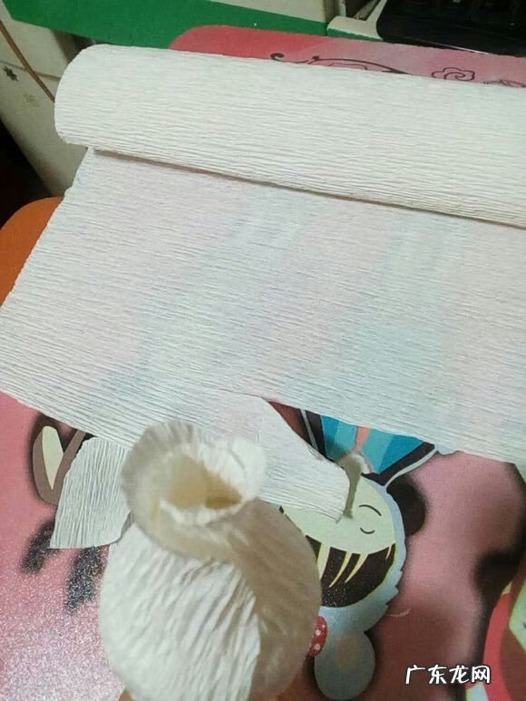 皱纹纸玫瑰花教程一步一步图解 皱纹纸玫瑰花教程