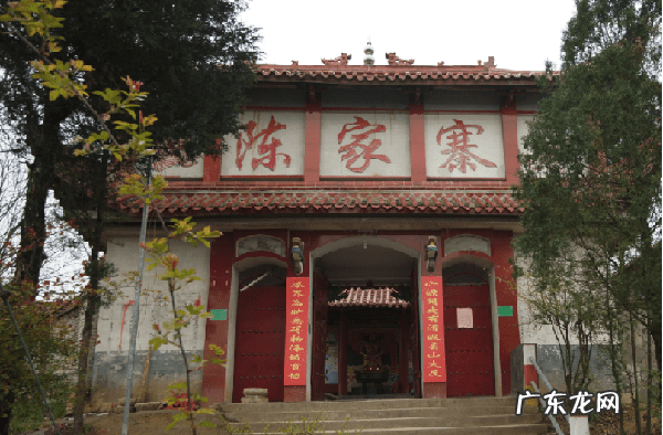 祖坟冒白烟是什么意思 风水上挖地冒白烟