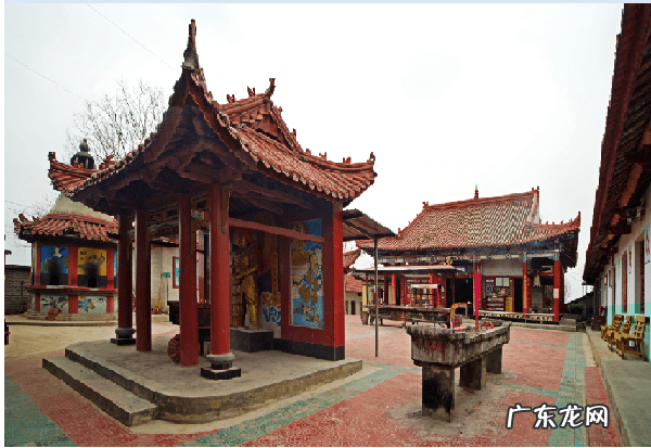 祖坟冒白烟是什么意思 风水上挖地冒白烟