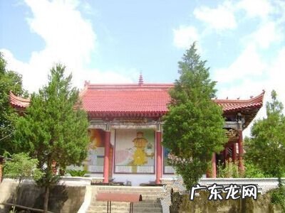 祖坟冒白烟是什么意思 风水上挖地冒白烟