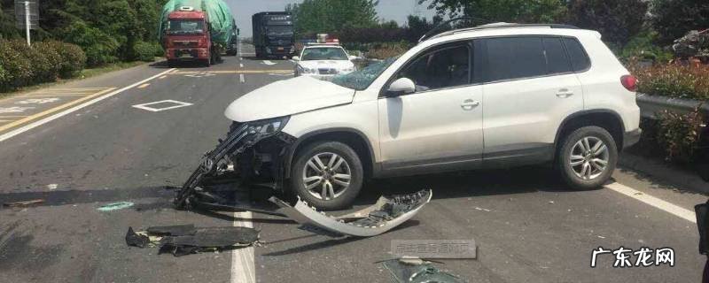 停车被撞了怎么走保险