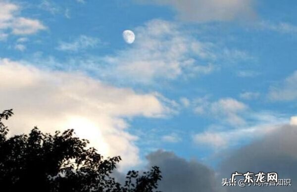 白天的月亮 寓意 白天月亮的位置
