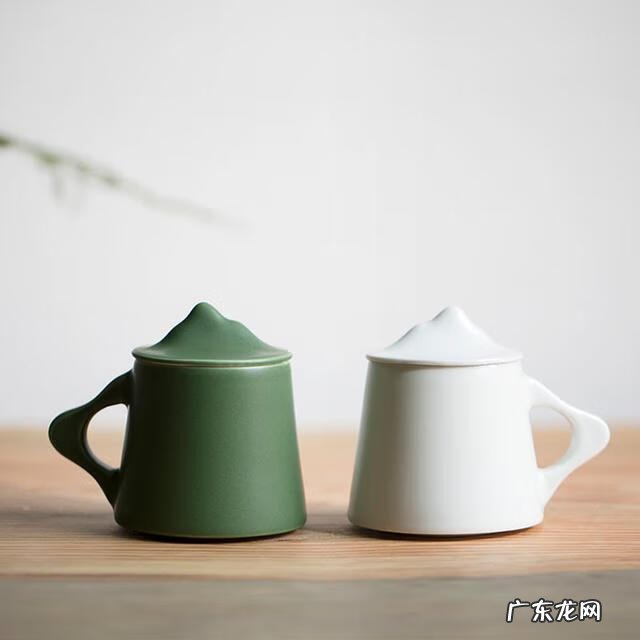 情侣共用一个水杯 情侣水杯图片