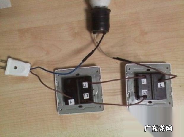 双控开关怎样接线