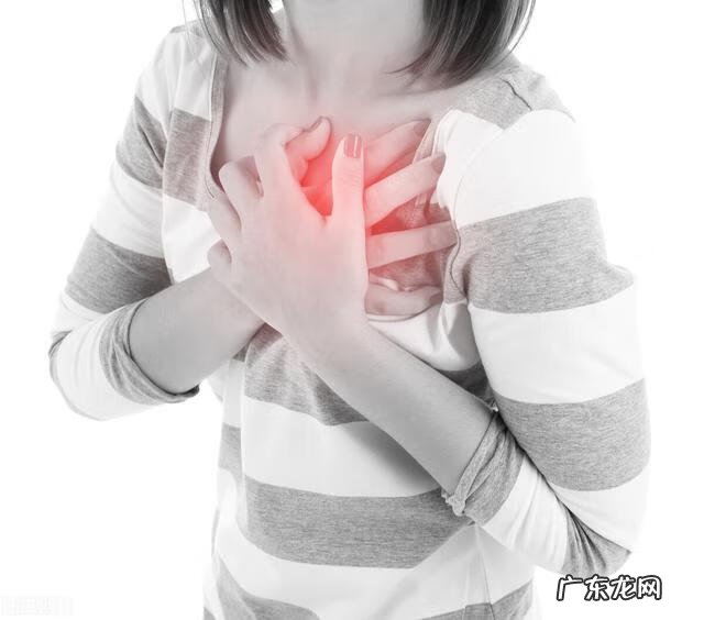 大力吸气胸口中间疼 深呼吸胸口疼是怎么回事