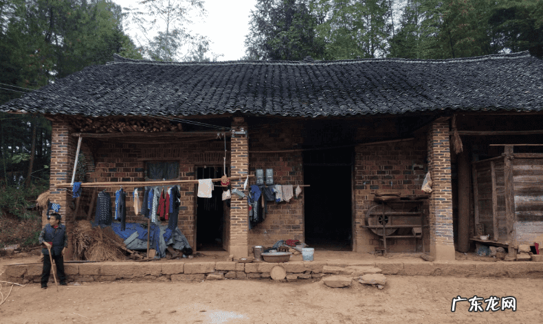 对门两家的门必须一样吗 家里大门一个门好还是两个门