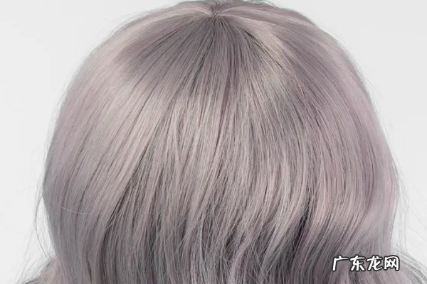 皮肤暗黄应该染什么颜色才能显白减龄