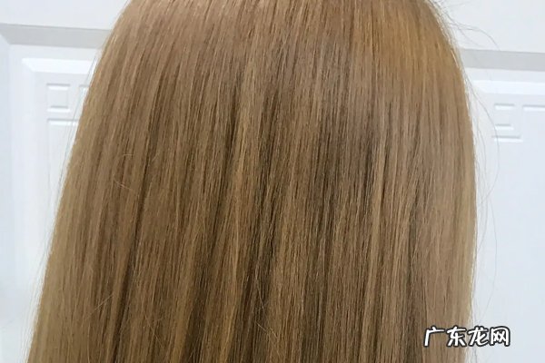 皮肤暗黄应该染什么颜色才能显白减龄