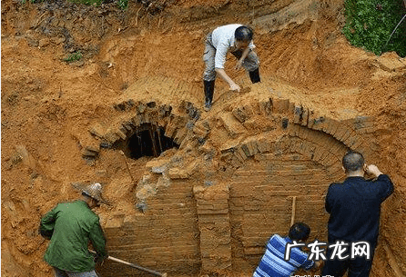 墓地风水对后人的影响 墓下打出黄沙对风水有影响吗