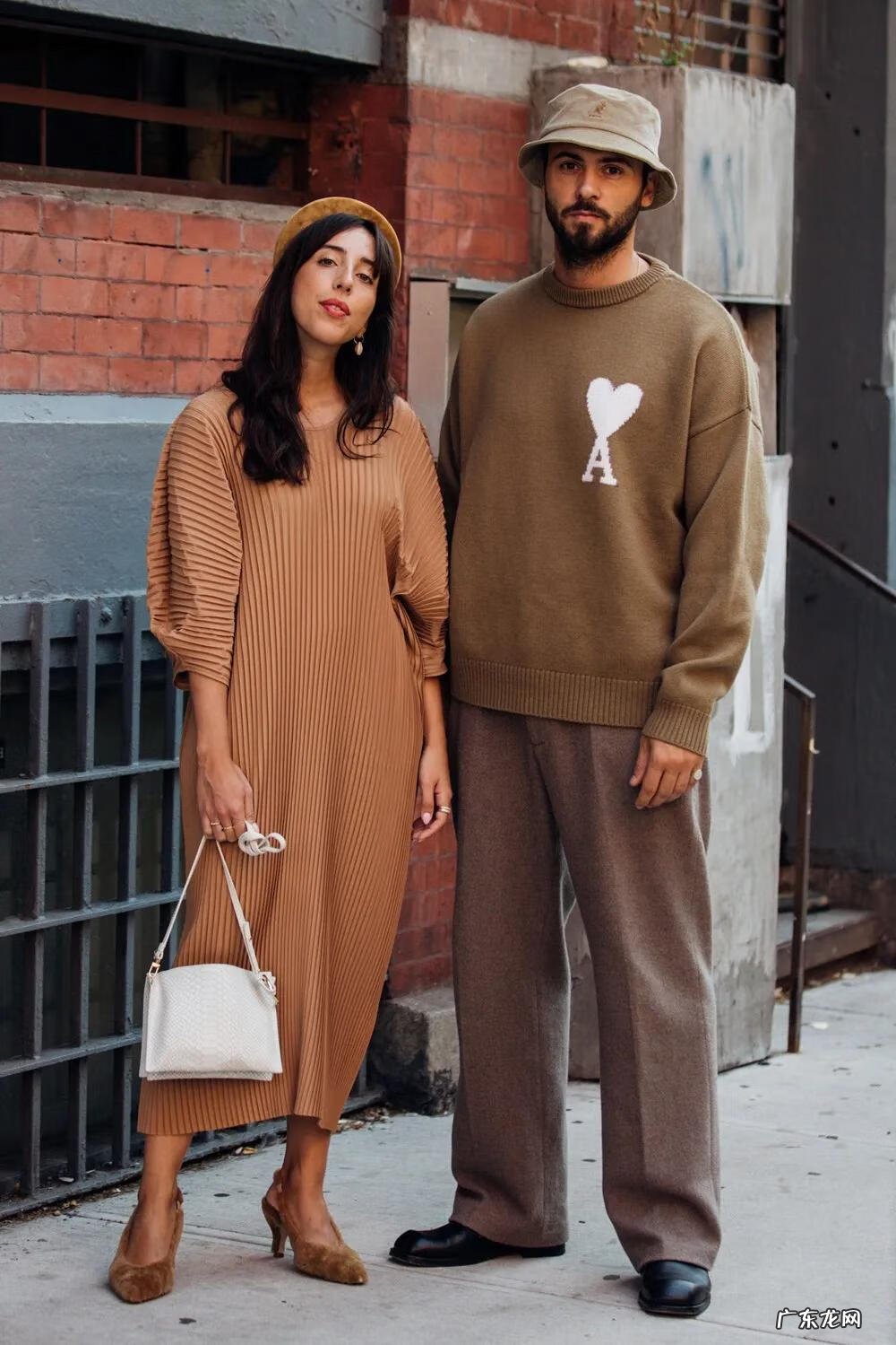 咖啡色毛衣图片 褐色毛衣风水