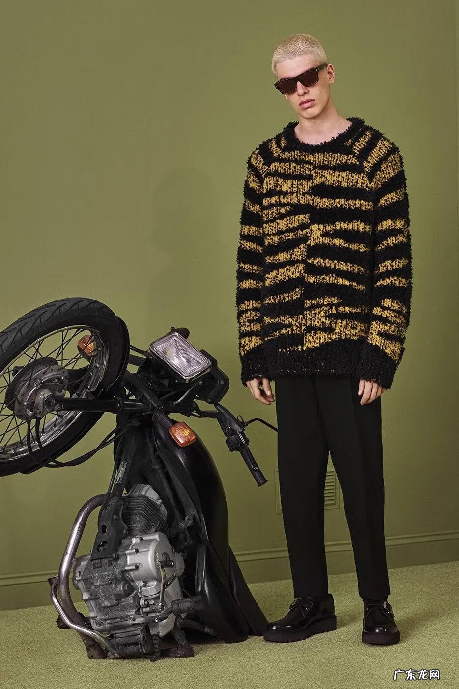 咖啡色毛衣图片 褐色毛衣风水