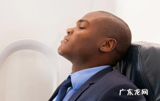 旅游达人整理的9个搭长途飞机助眠小方法