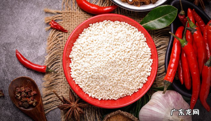 鸡粉和鸡精有什么区别？鸡粉是用什么做的？