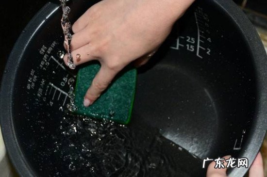 电饭煲内胆怎么清洗?