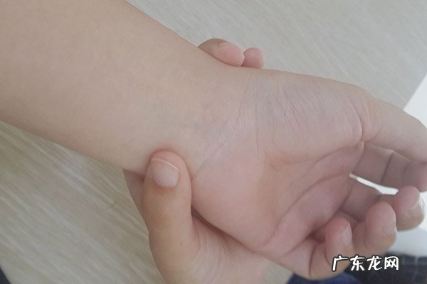 佩戴的银饰变黑是怎么回事 银饰戴着发黑代表身体不好吗