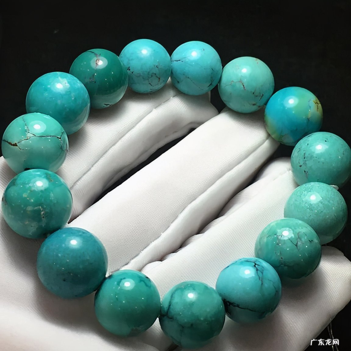 绿松石为什么有铁线 绿松石有铁线好还是没有好