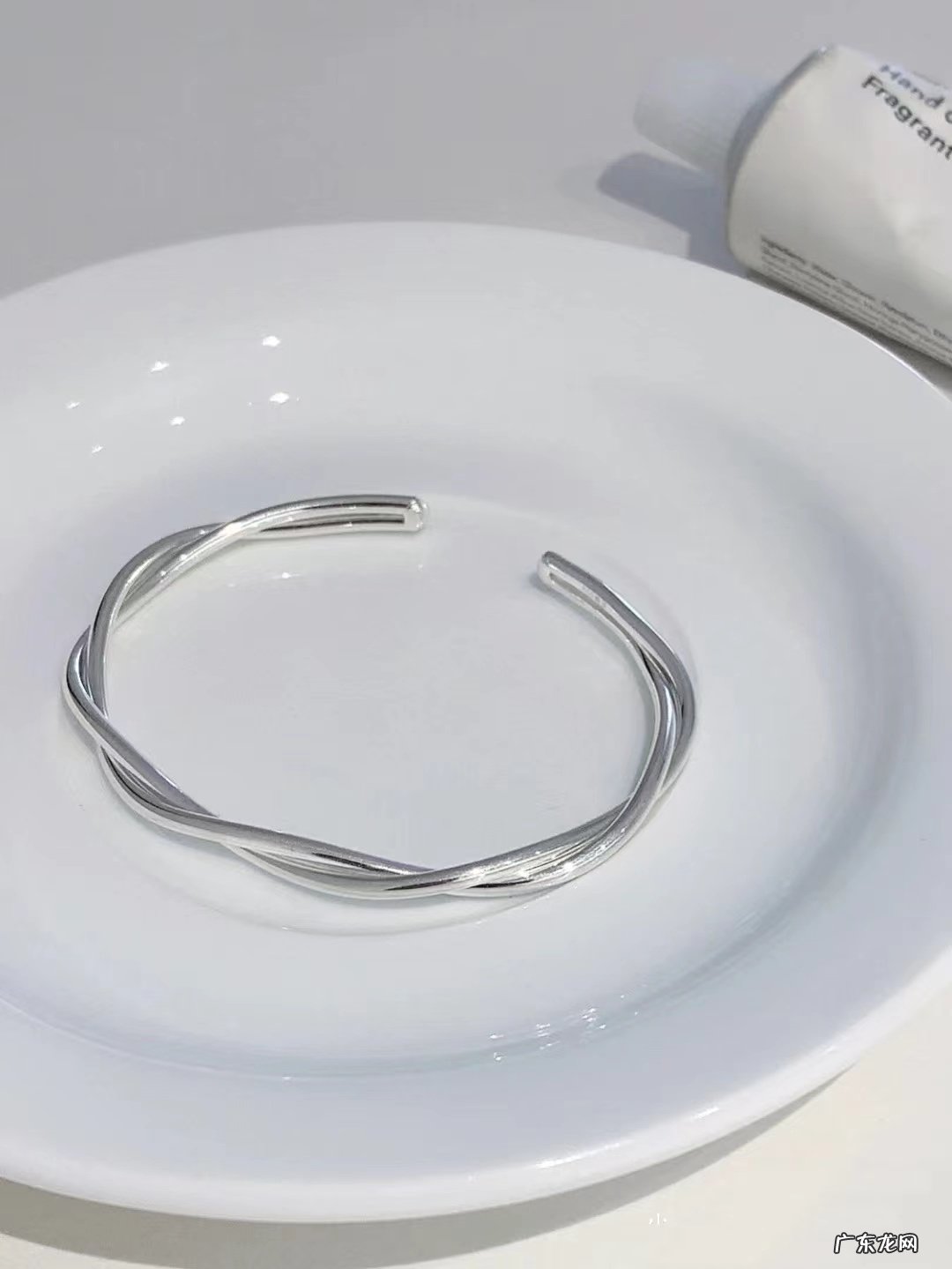 怎么鉴定银饰是不是真的 银子怎么辨别真假最好方法