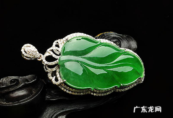 翡翠与玉的区别,哪个更值得收藏 翡翠好还是和田玉好