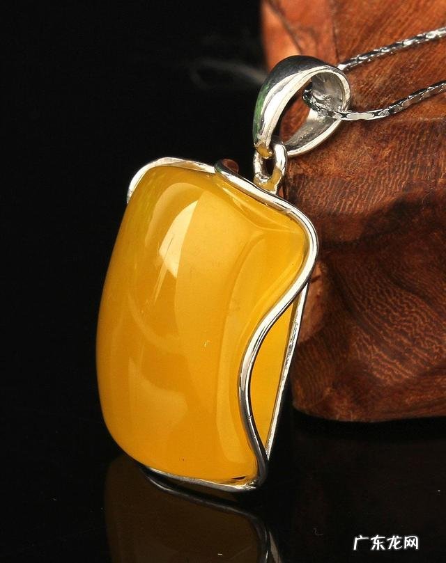 如何分辨蜜蜡手串真伪 如何鉴别蜜蜡真假