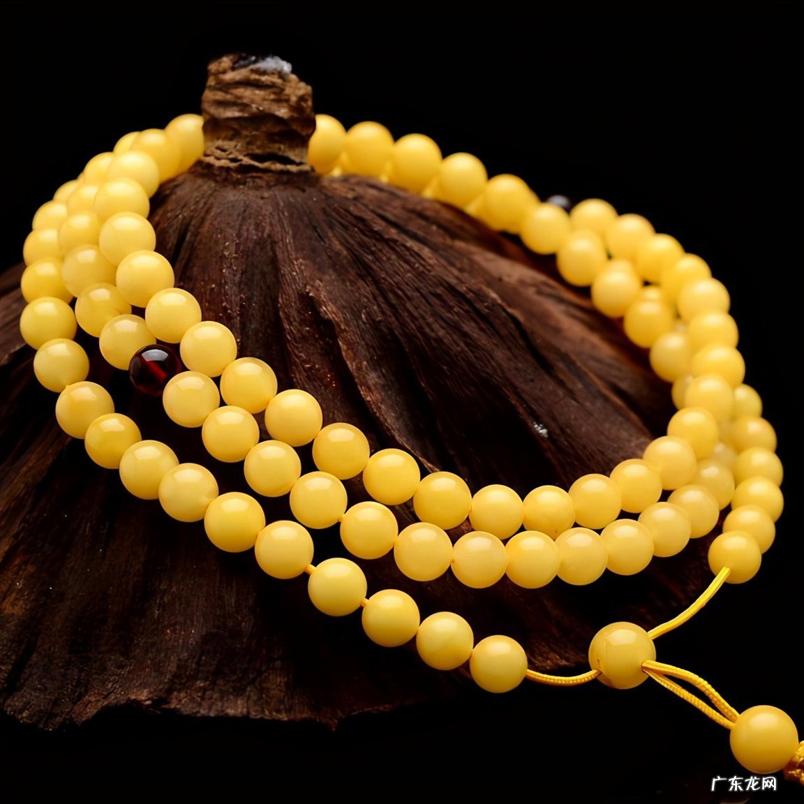 如何分辨蜜蜡手串真伪 如何鉴别蜜蜡真假
