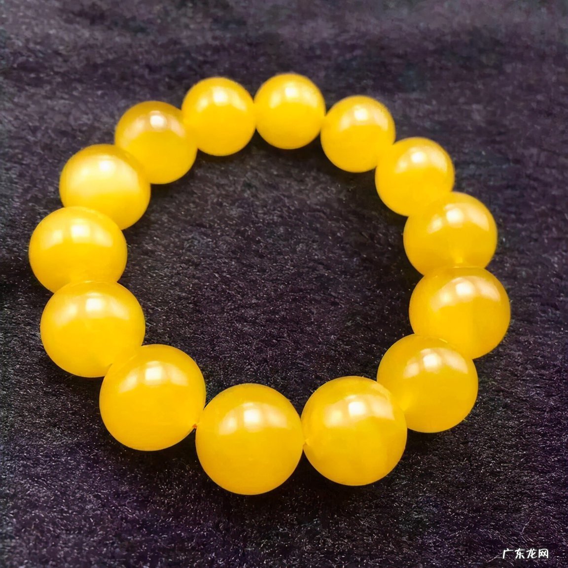 如何分辨蜜蜡手串真伪 如何鉴别蜜蜡真假