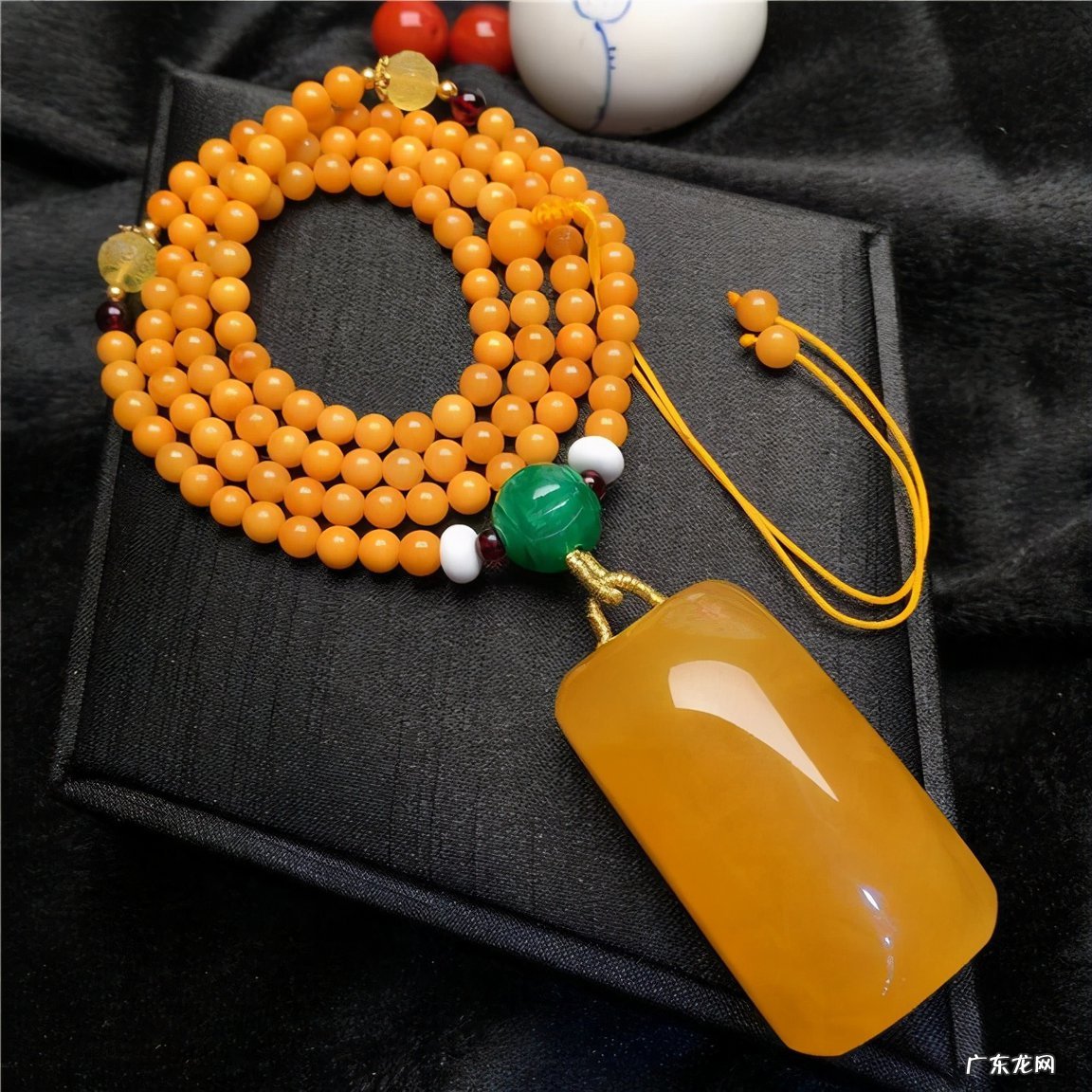 如何分辨蜜蜡手串真伪 如何鉴别蜜蜡真假