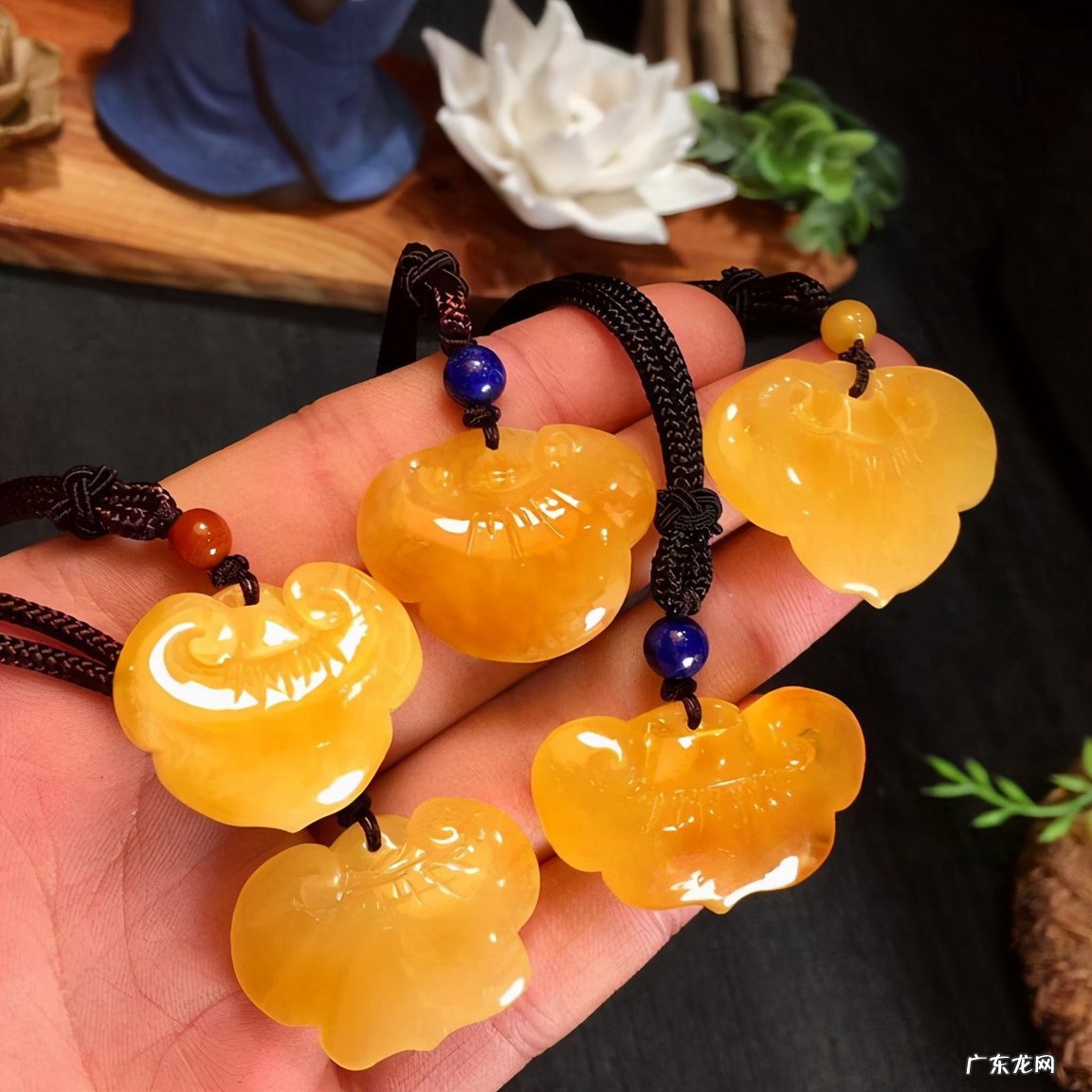 如何分辨蜜蜡手串真伪 如何鉴别蜜蜡真假