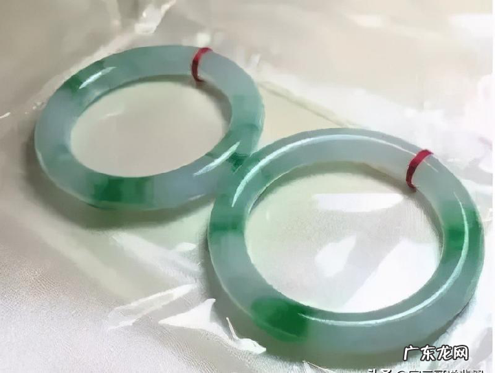 翡翠怎么选才是最好的 如何挑选翡翠镯子