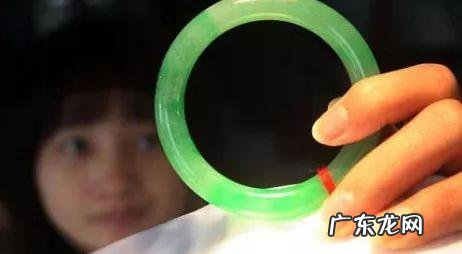 翡翠怎么选才是最好的 如何挑选翡翠镯子